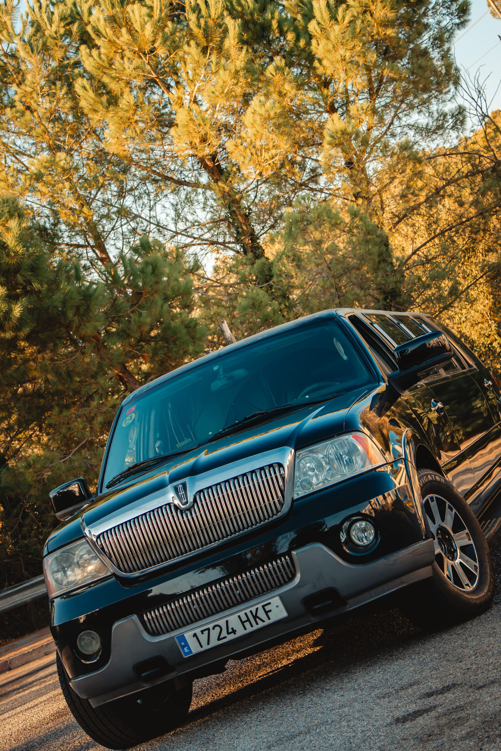 Lincoln Navigator negra — exterior 1 Lincoln Navigator negra vista frontal